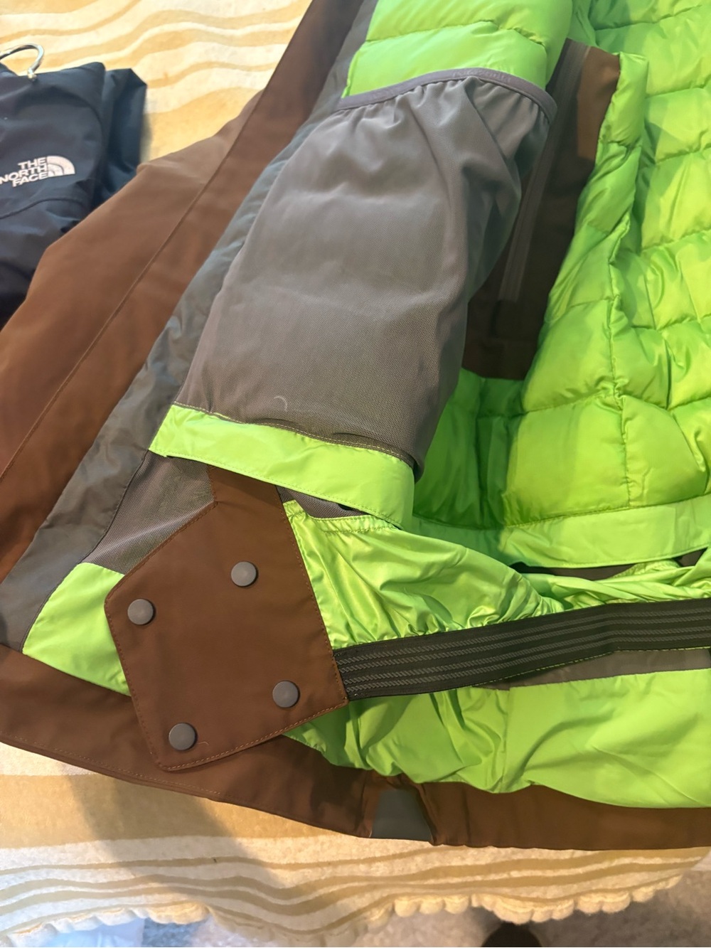 Men’s new Patagonia Gortex winter coat size Large - Picture 4 of 4
